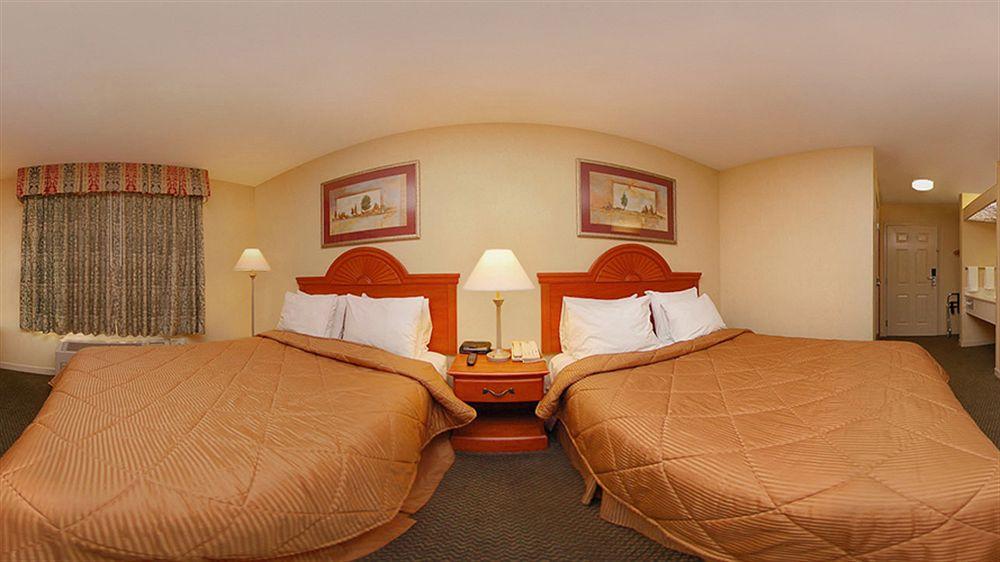 Days Inn By Wyndham Concord Exterior foto