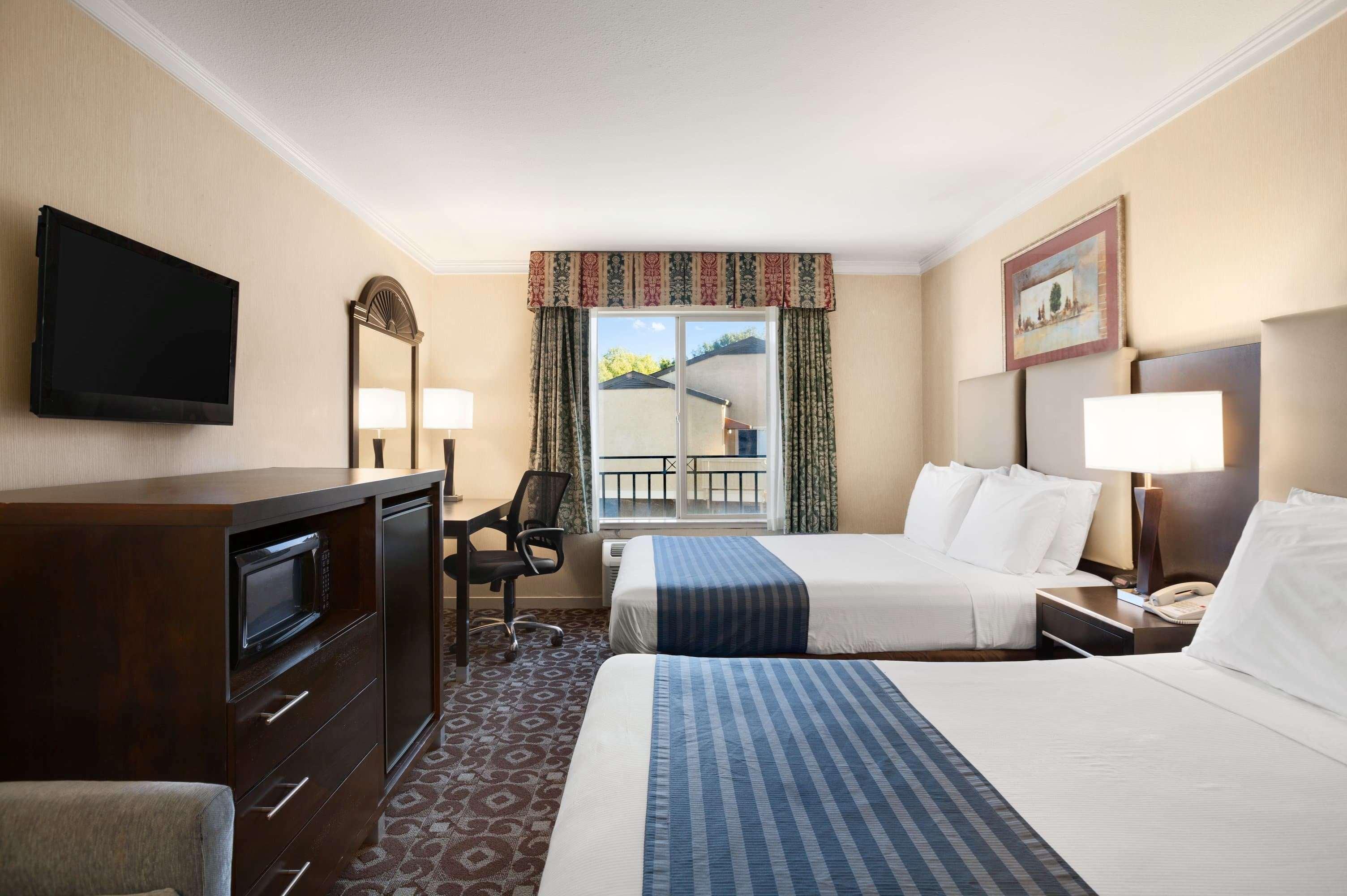 Days Inn By Wyndham Concord Exterior foto